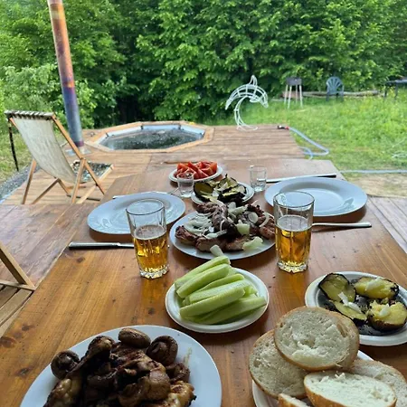 Bed and breakfast приватна дикий мед
